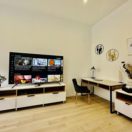 Clever Studio Near Central Shopping Center Cluj-Napoca Exterior photo